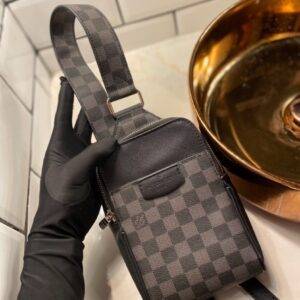 PECHERA LOUIS VUITTON