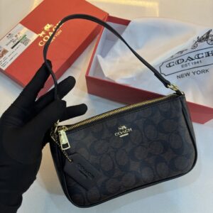 LOLITA COACH