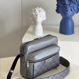 Luis Vuitton | Outdoor Messenger Grey